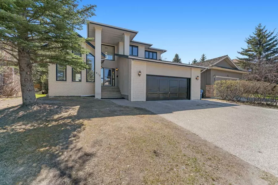 919 Shawnee DR Southwest, Calgary, AB T2Y 2G8
