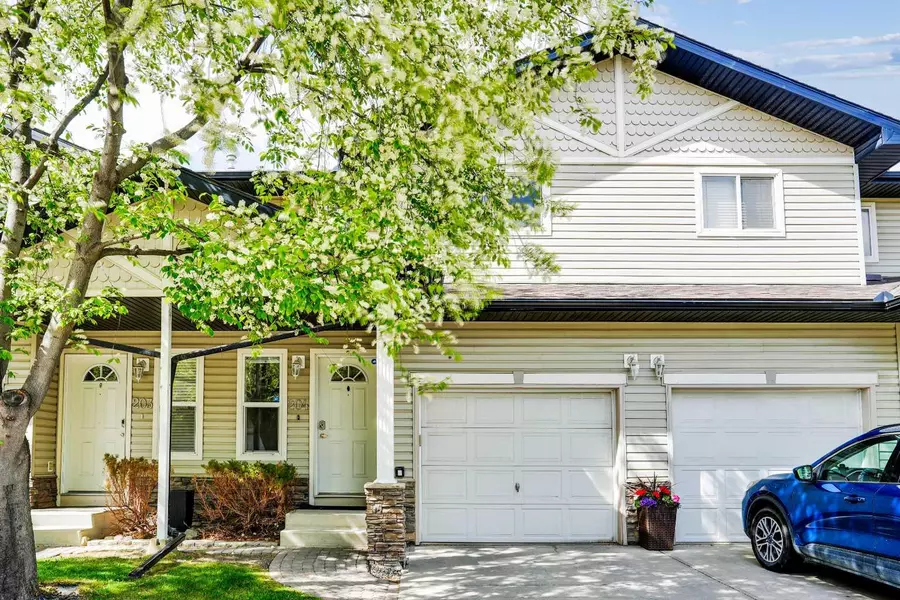 760 Railway Gate SW #204, Airdrie, AB T4B 3C5