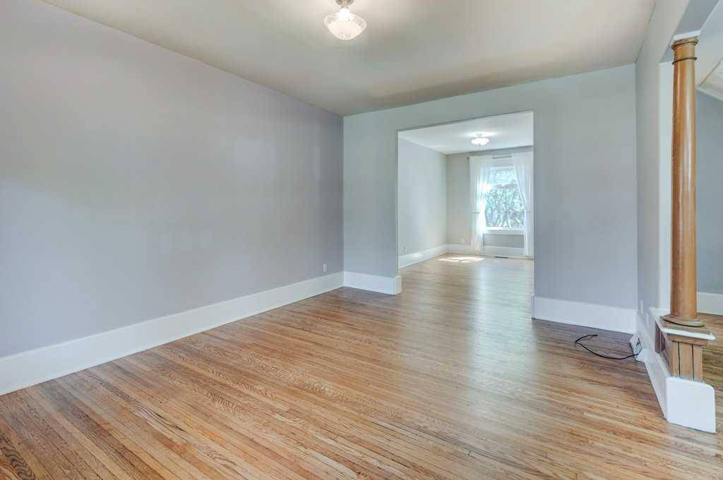 Calgary, AB T3C 0Y3,1527 15 AVE SW