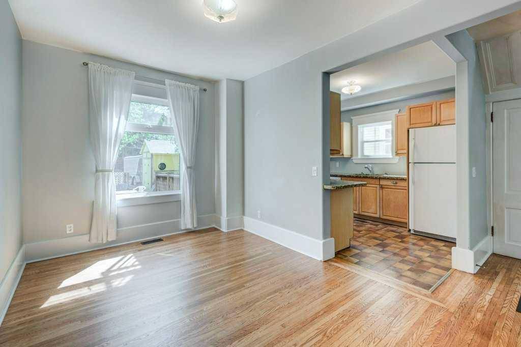 Calgary, AB T3C 0Y3,1527 15 AVE SW