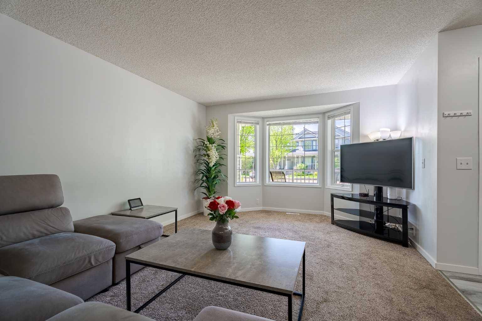 Calgary, AB T3J3P3,127 Martin Crossing CT NE