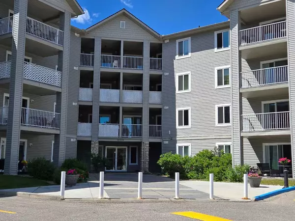 Airdrie, AB T4B 2W4,604 8 ST Southwest #1206
