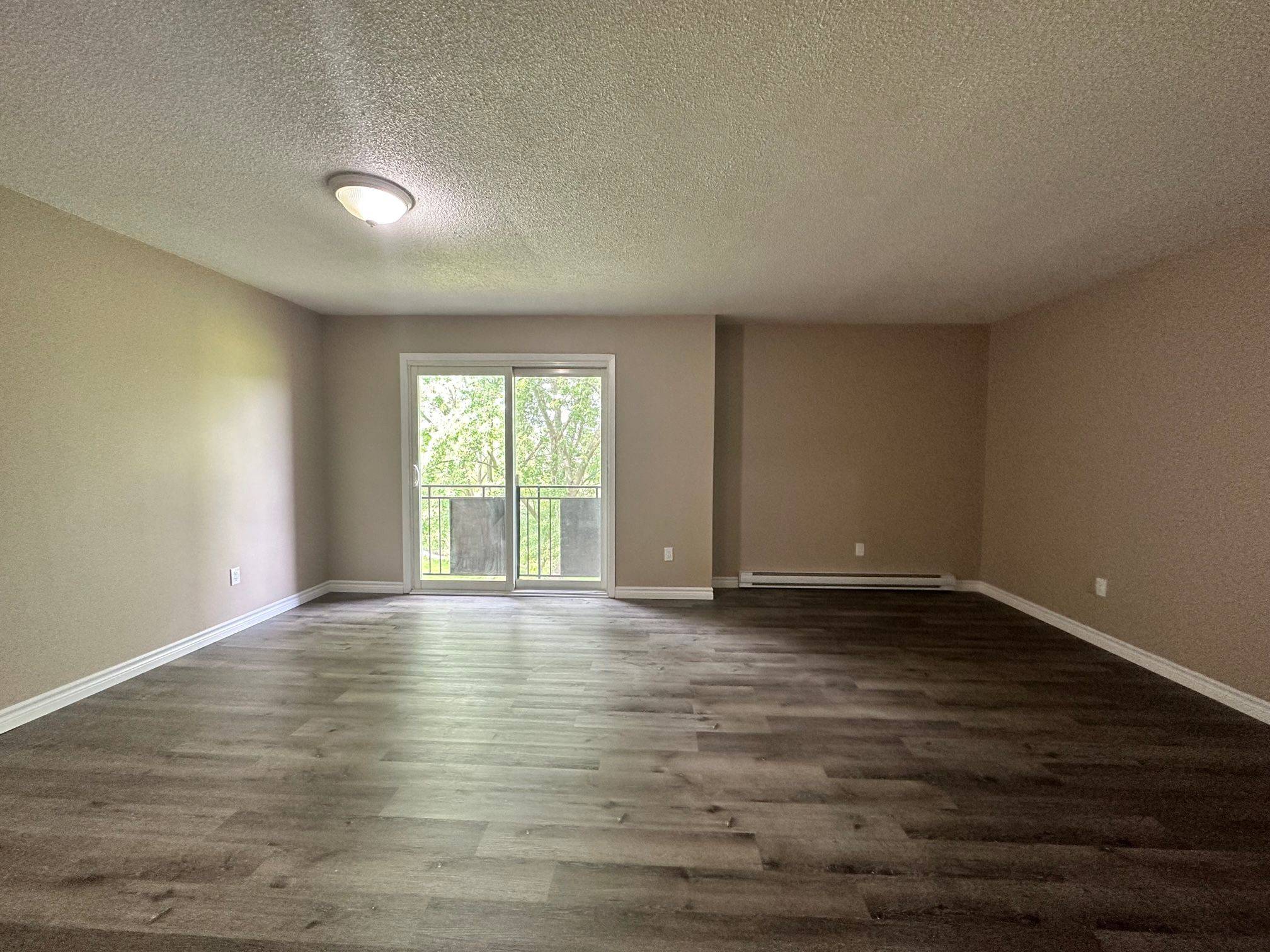 Georgina, ON L4P 3K6,1 Lowndes AVE #12