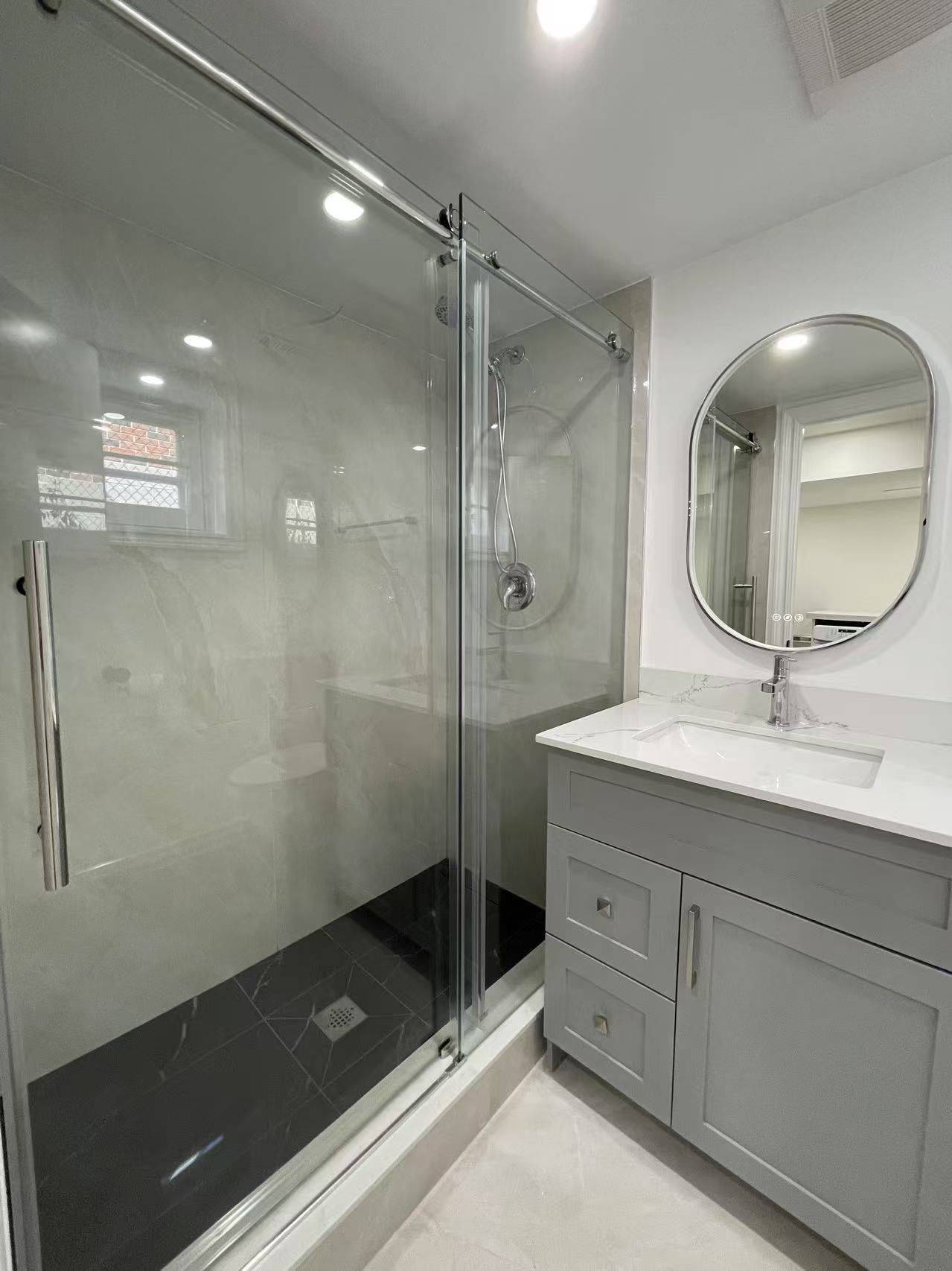 Richmond Hill, ON L4C 1Z3,112 Lawrence AVE #BSMT