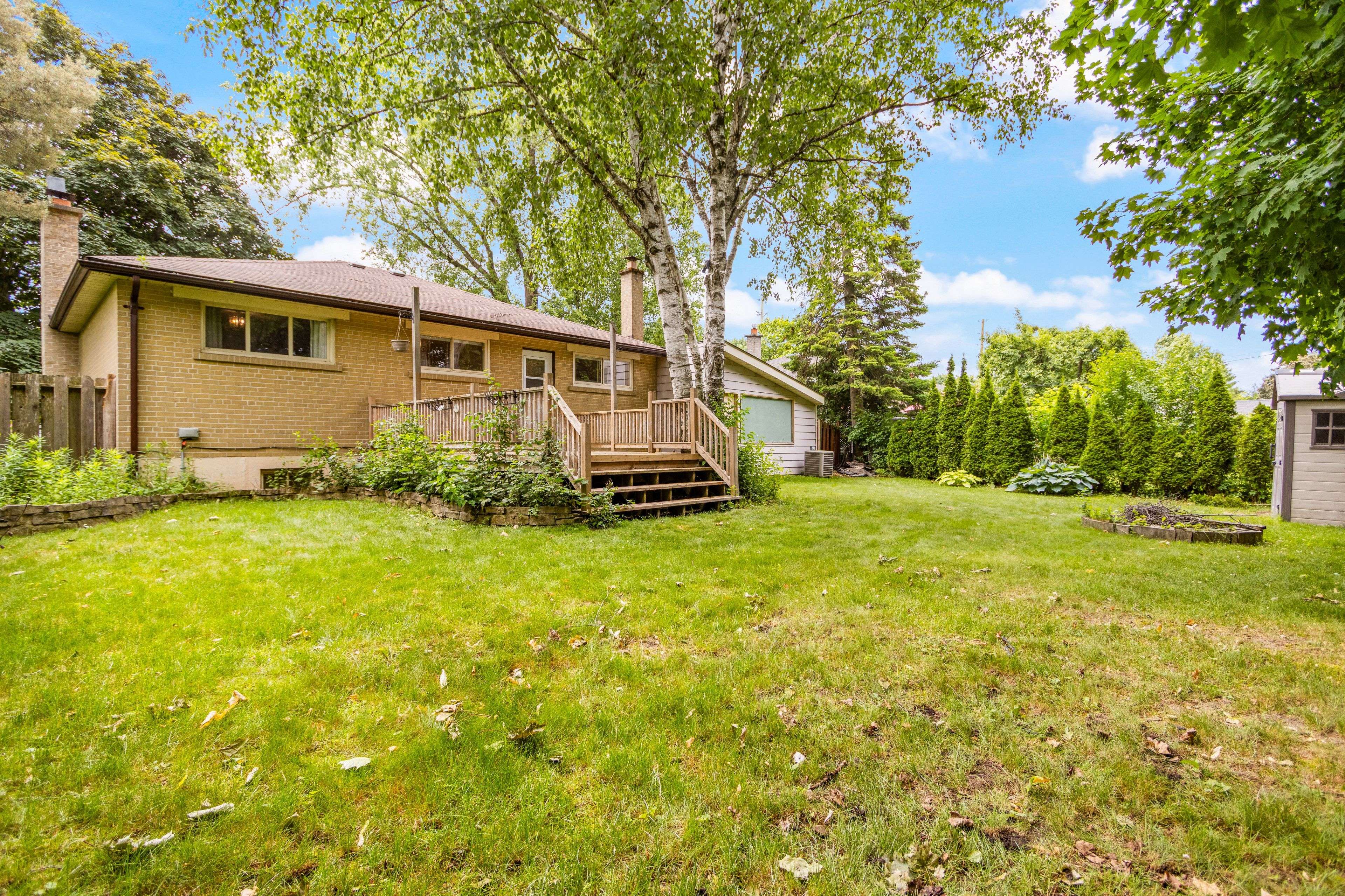 Aurora, ON L4G 2C5,102 Murray DR
