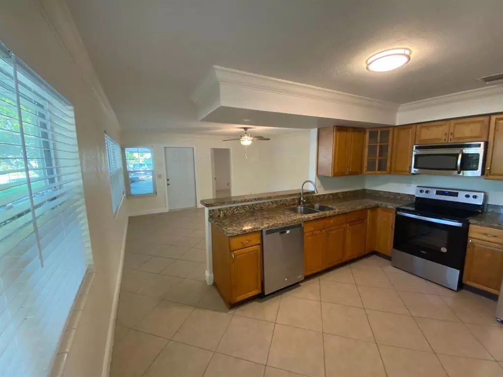 Pompano Beach, FL 33060,1204 NE 4th St