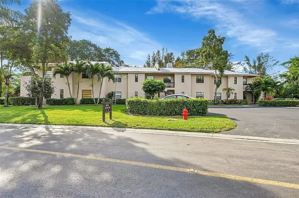 Boca Raton, FL 33428,9272 Vista Del Lago #28F