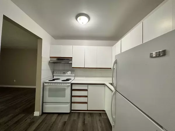Georgina, ON L4P 3K6,1 Lowndes AVE #12
