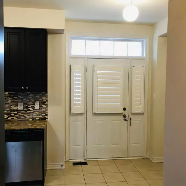 Vaughan, ON L4L 0H1,10 Porter AVE W #9