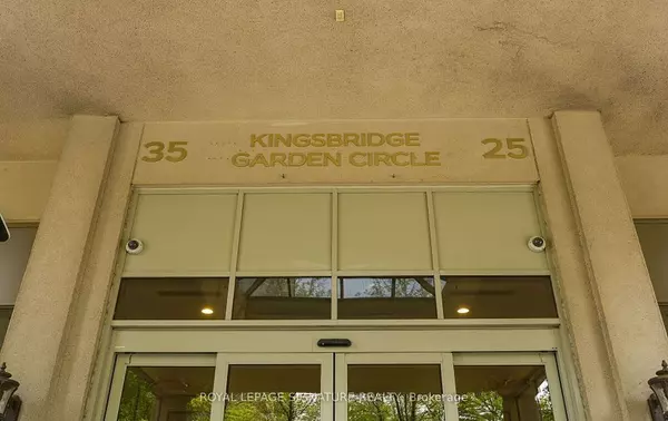 Mississauga, ON L5R 4B1,25 Kingsbridge Garden CIR #923