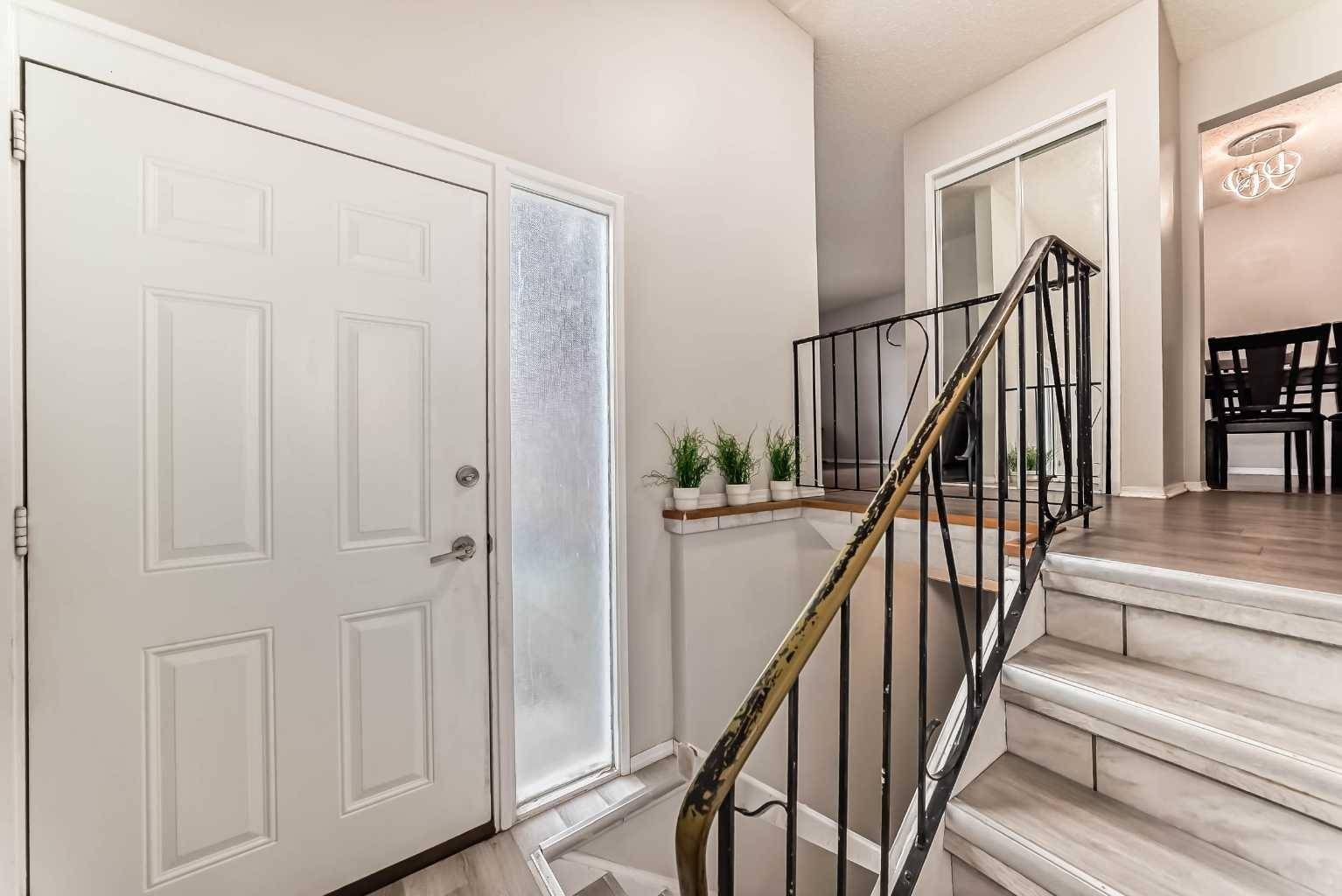 Calgary, AB T2W1K5,1019 Canfield CRES SW