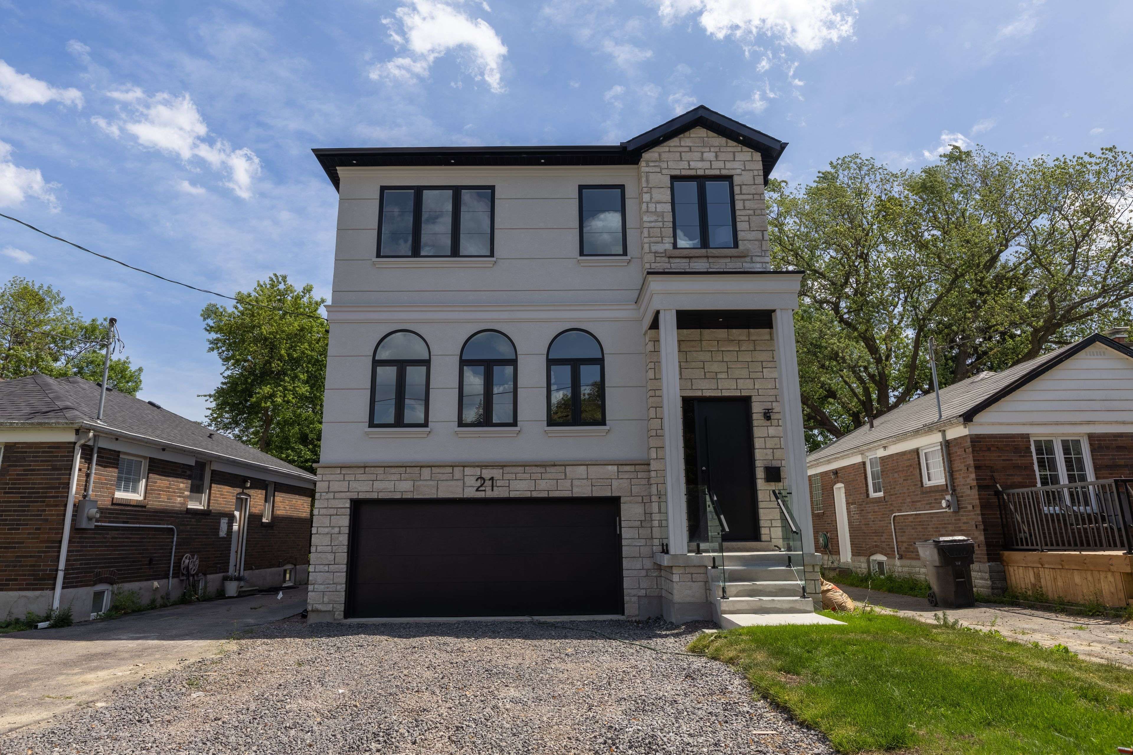 21 Murrie ST, Toronto W06, ON M8V 1X6