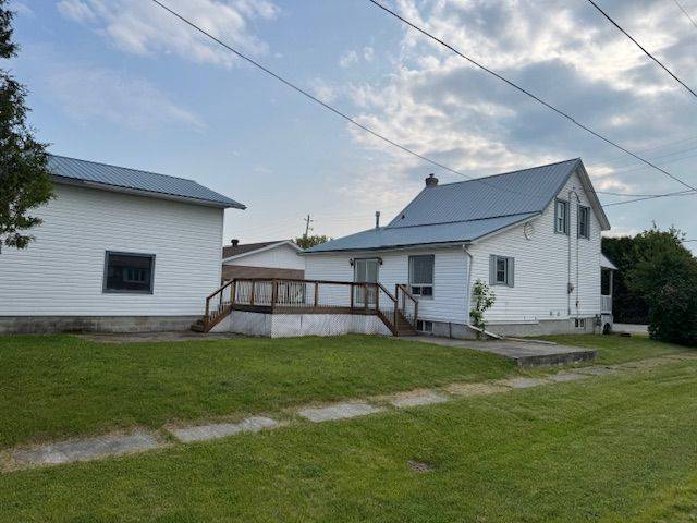 West Nipissing, ON P0H 2M0,16 Dubeau ST