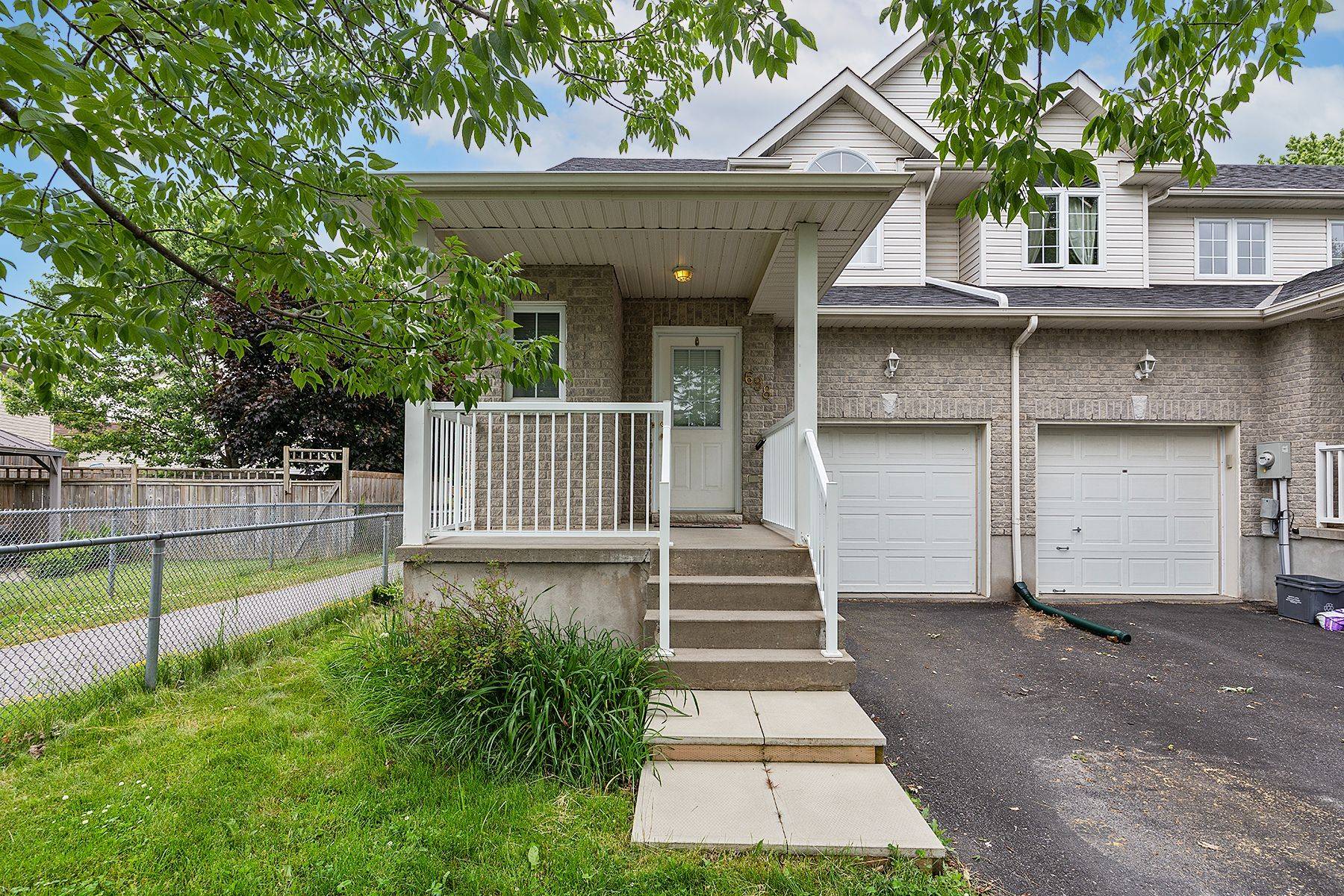 Kingston, ON K7K 7L8,698 MacLean CT