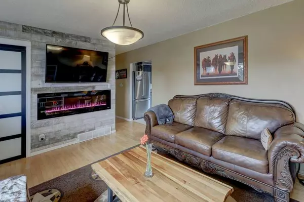 Calgary, AB T2A 1G7,1509 38 ST Southeast