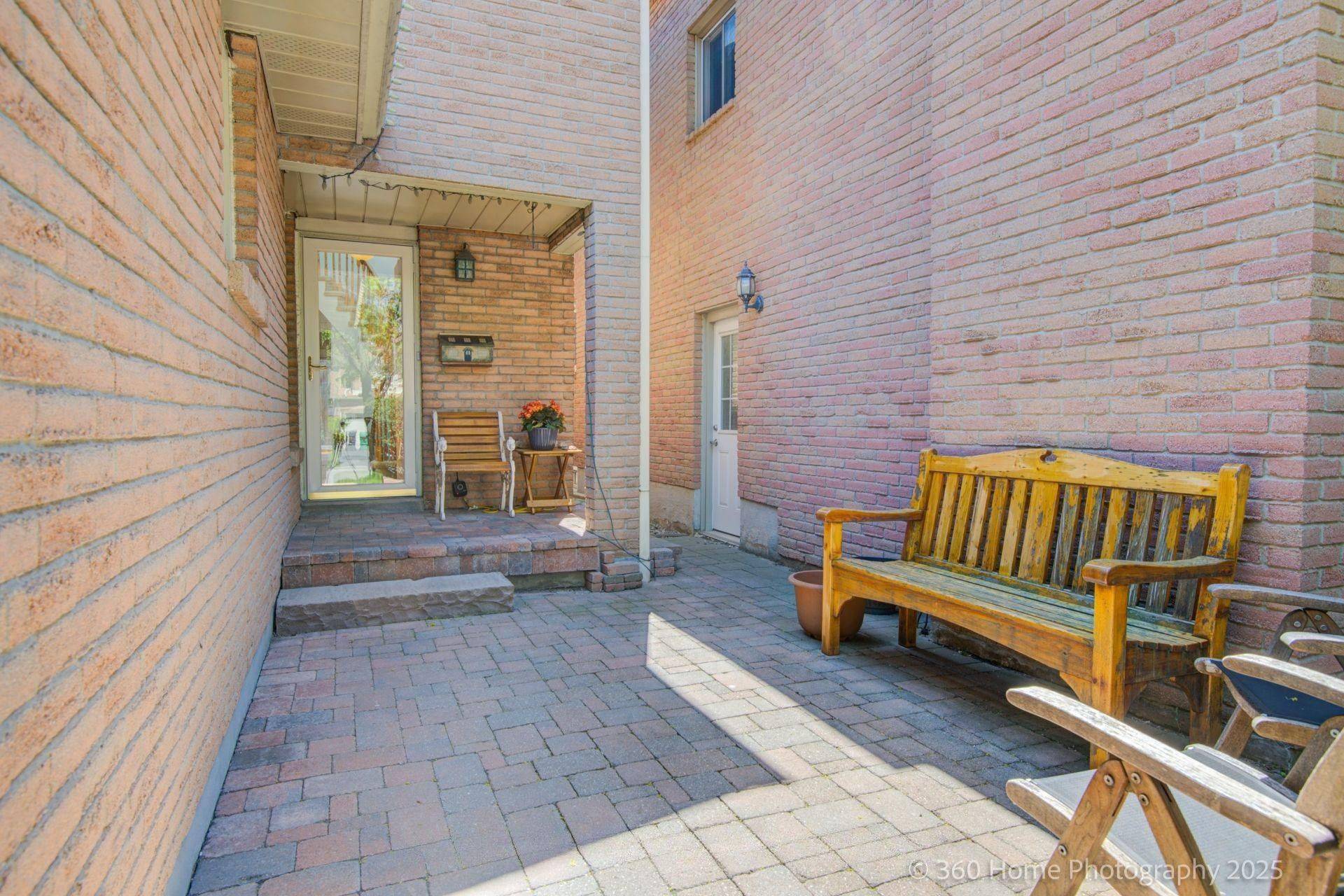 Mississauga, ON L5L 3H8,4425 Sawmill Valley DR