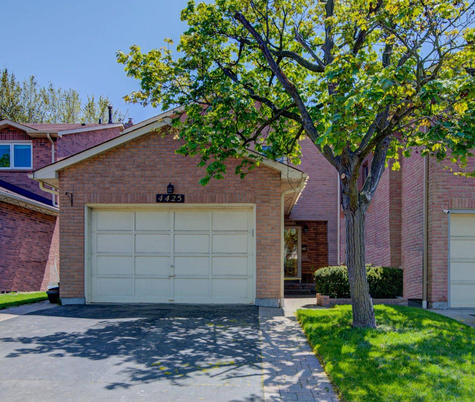 Mississauga, ON L5L 3H8,4425 Sawmill Valley DR