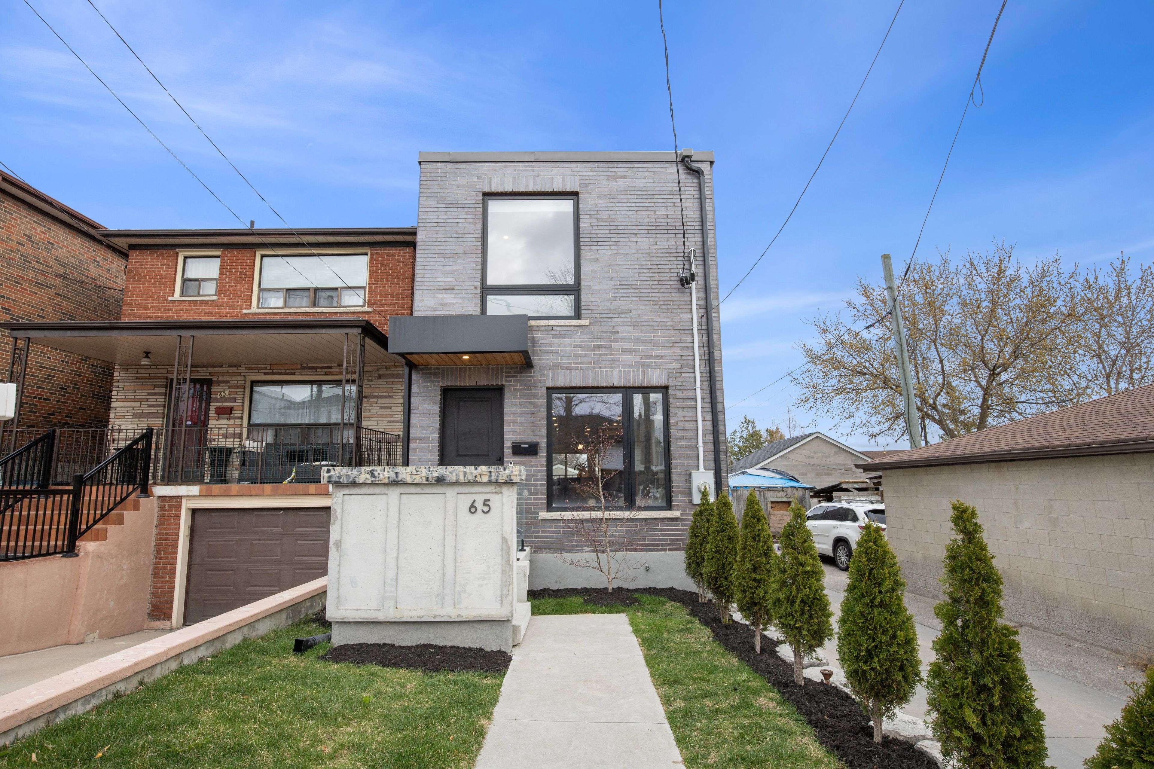 Toronto W03, ON M6M 1E7,65 Aileen AVE