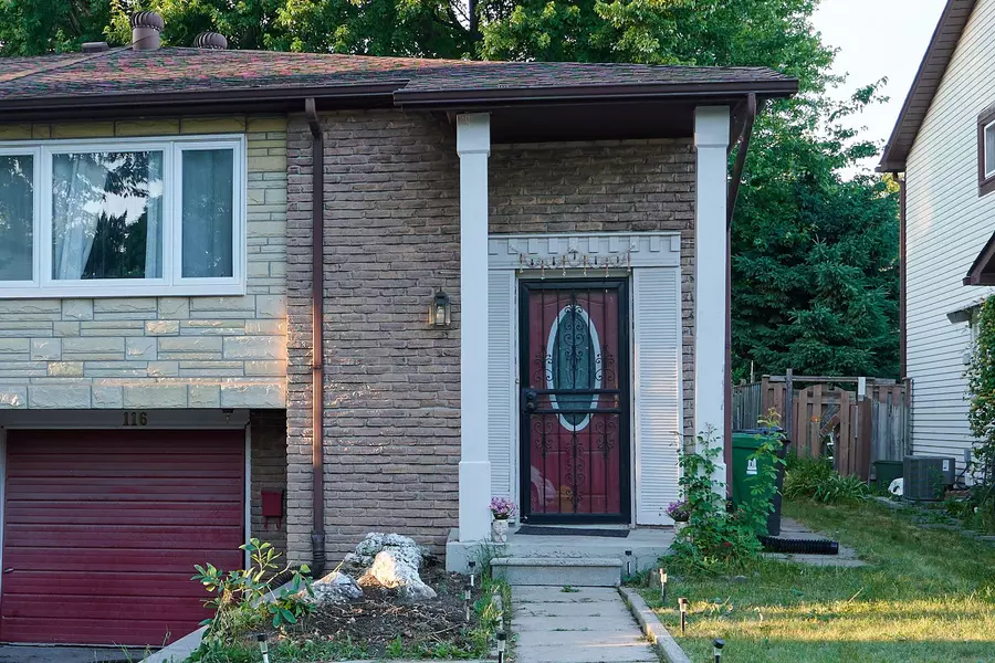 116 Freshmeadow DR, Toronto C15, ON M2H 2P8