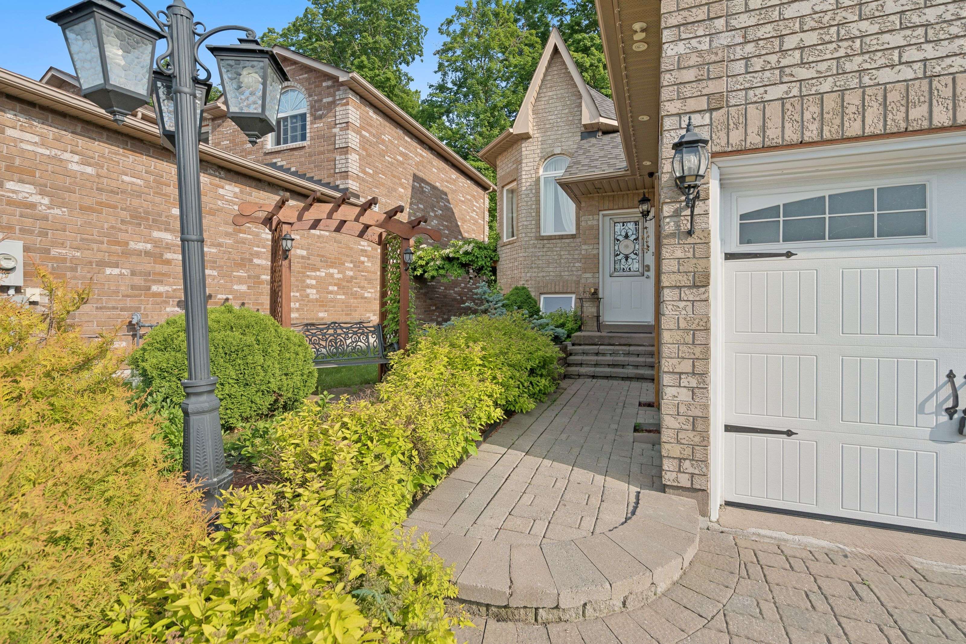 Innisfil, ON L9S 0E6,1221 Laurand ST