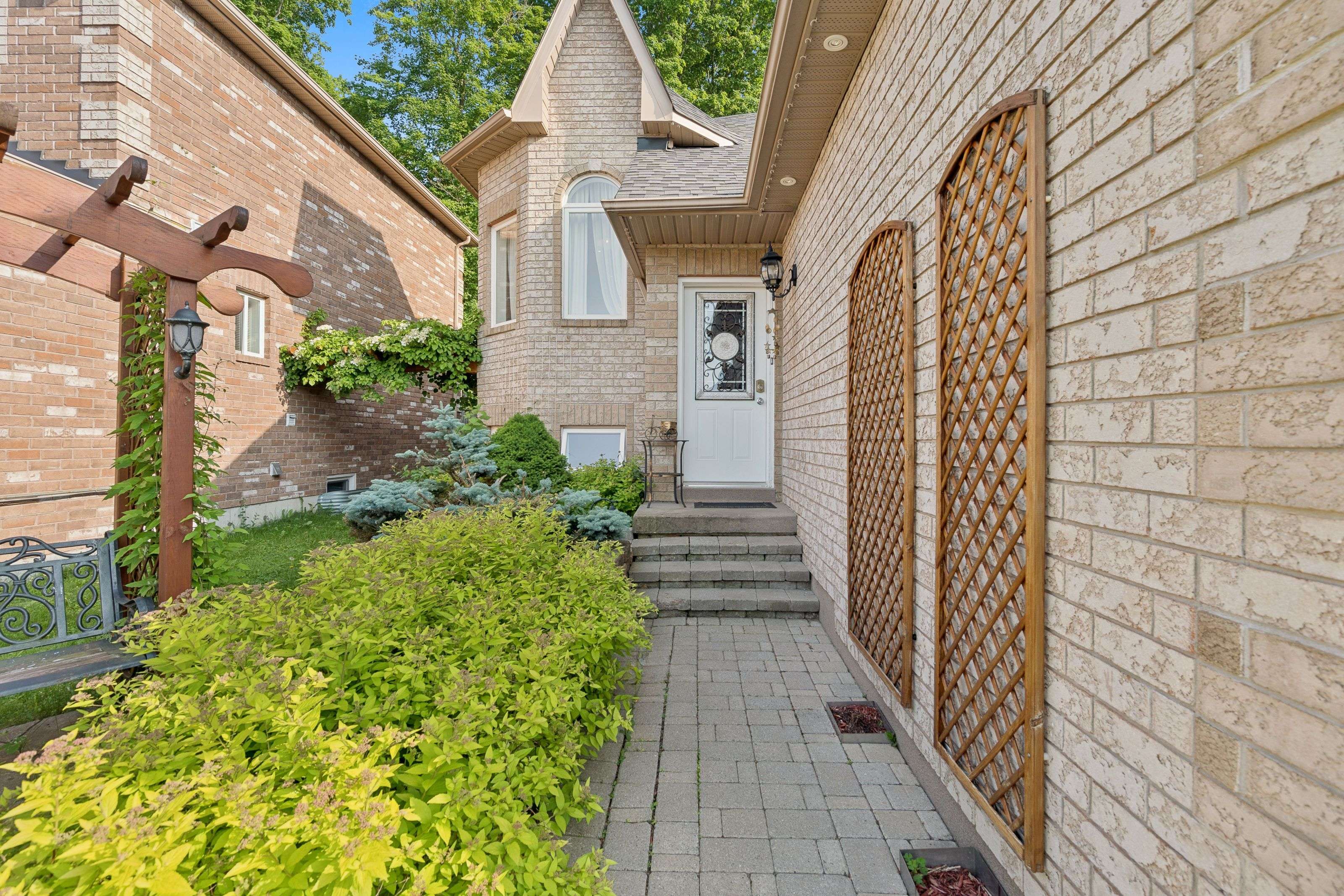 Innisfil, ON L9S 0E6,1221 Laurand ST