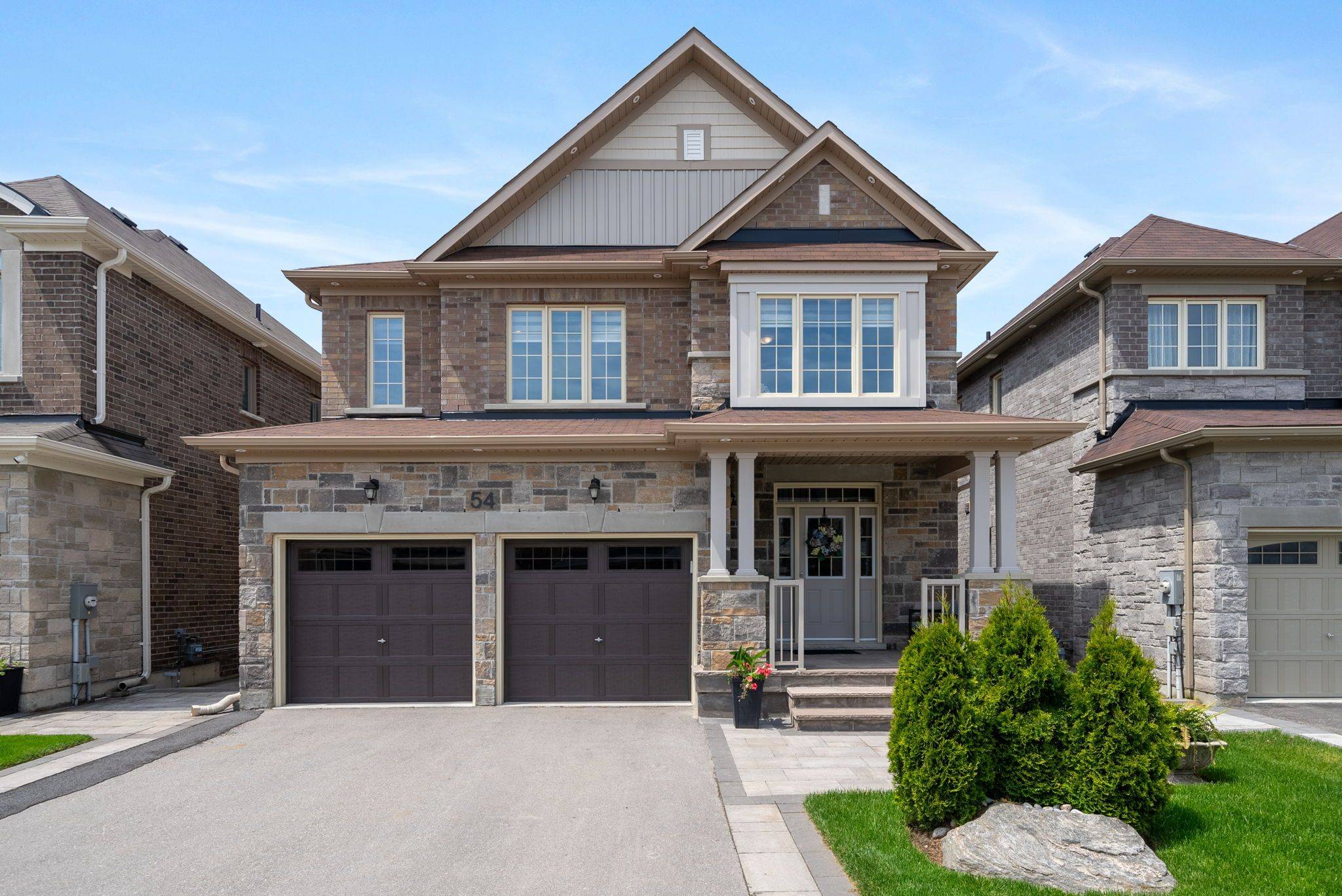 54 Robb Thompson RD, East Gwillimbury, ON L0G 1M0