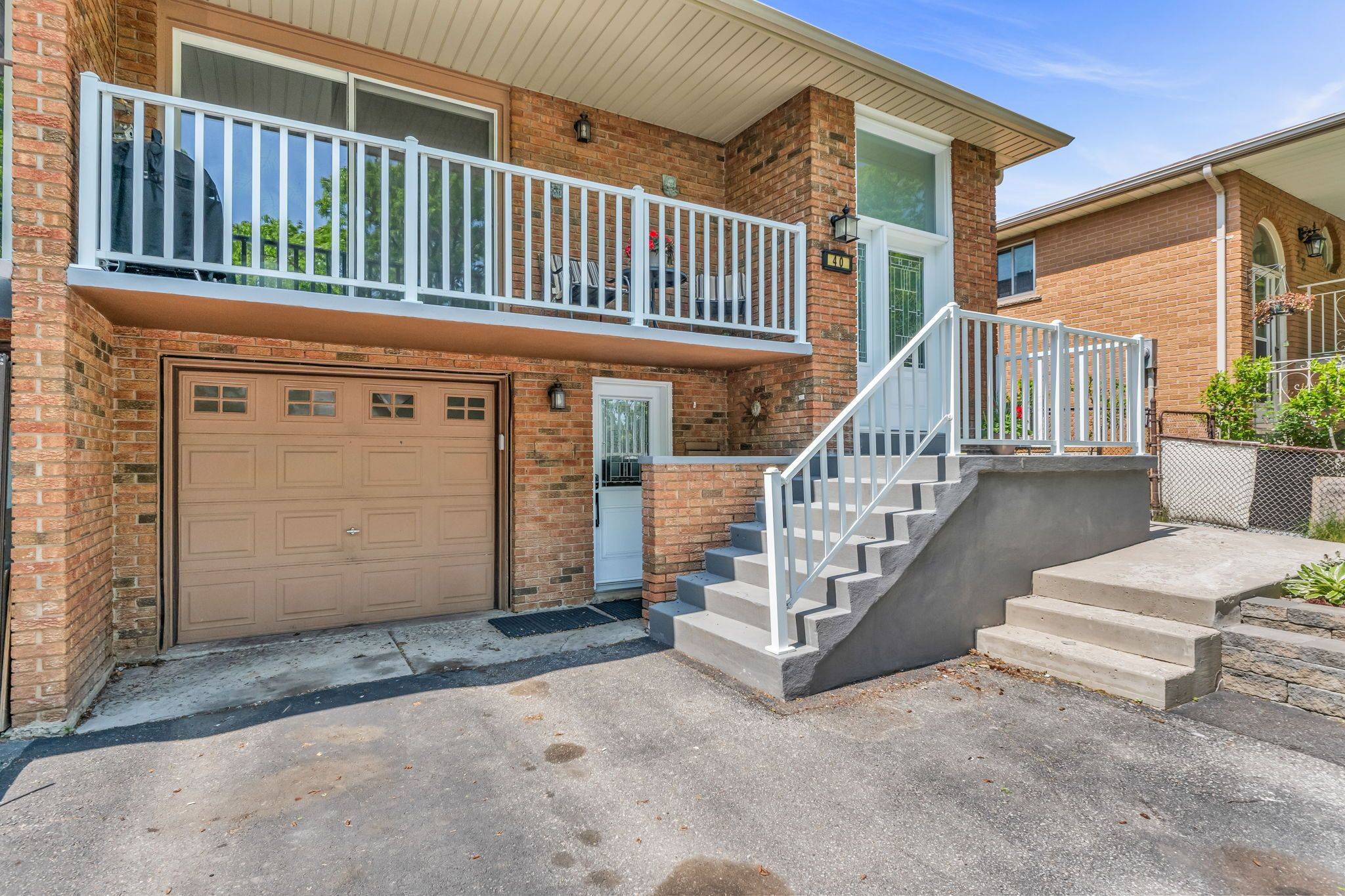 Brampton, ON L6V 3G8,40 Petunias RD