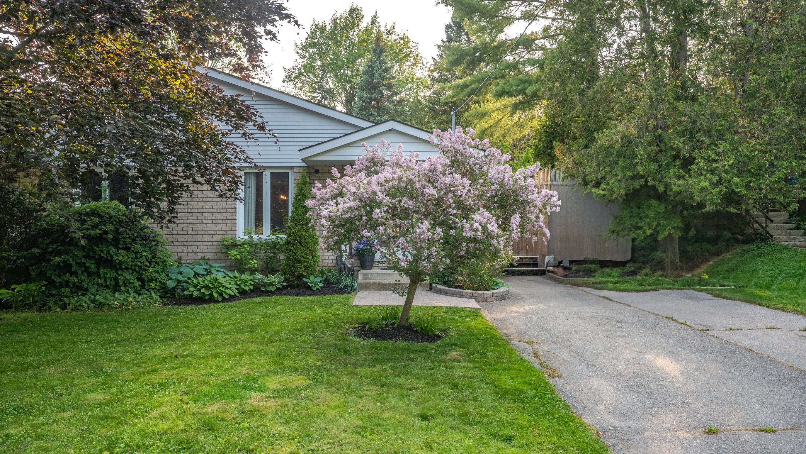 Brant, ON N3L 1Z4,29 Amelia ST