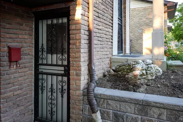 Toronto C15, ON M2H 2P8,116 Freshmeadow DR