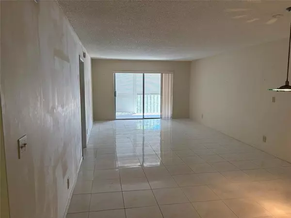 Lauderhill, FL 33319,5900 NW 44 Street #607