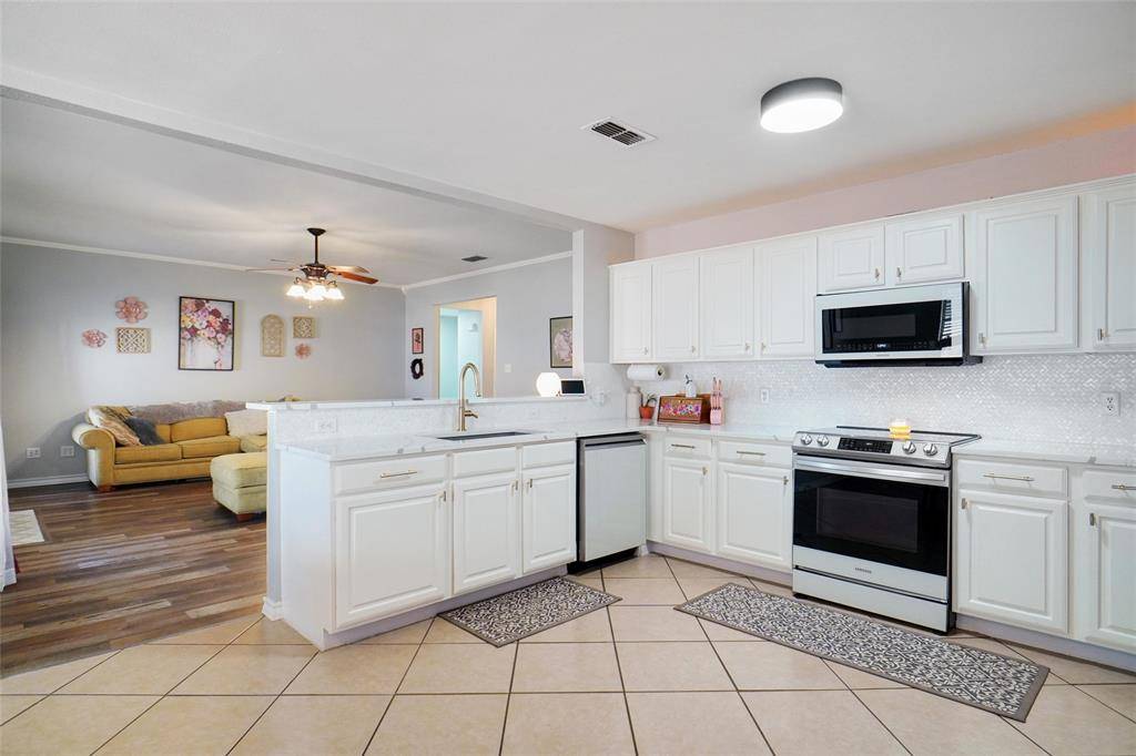 Joshua, TX 76058,527 Lone Star Street