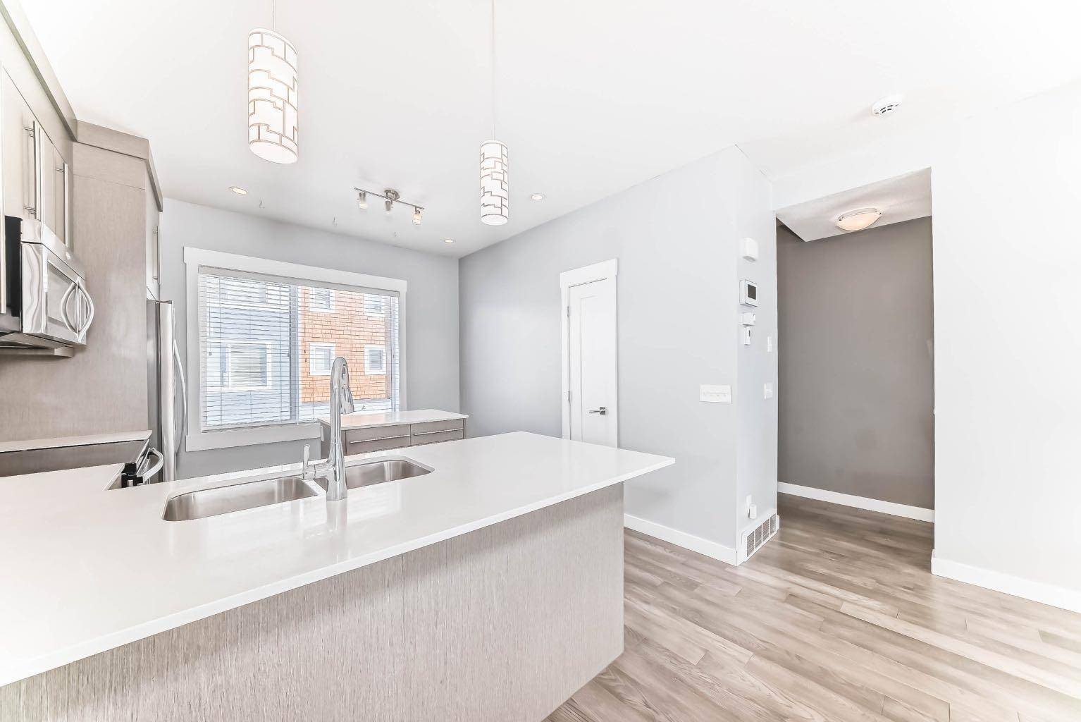 Chestermere, AB T1X0Z5,111 Rainbow Falls Gate #52
