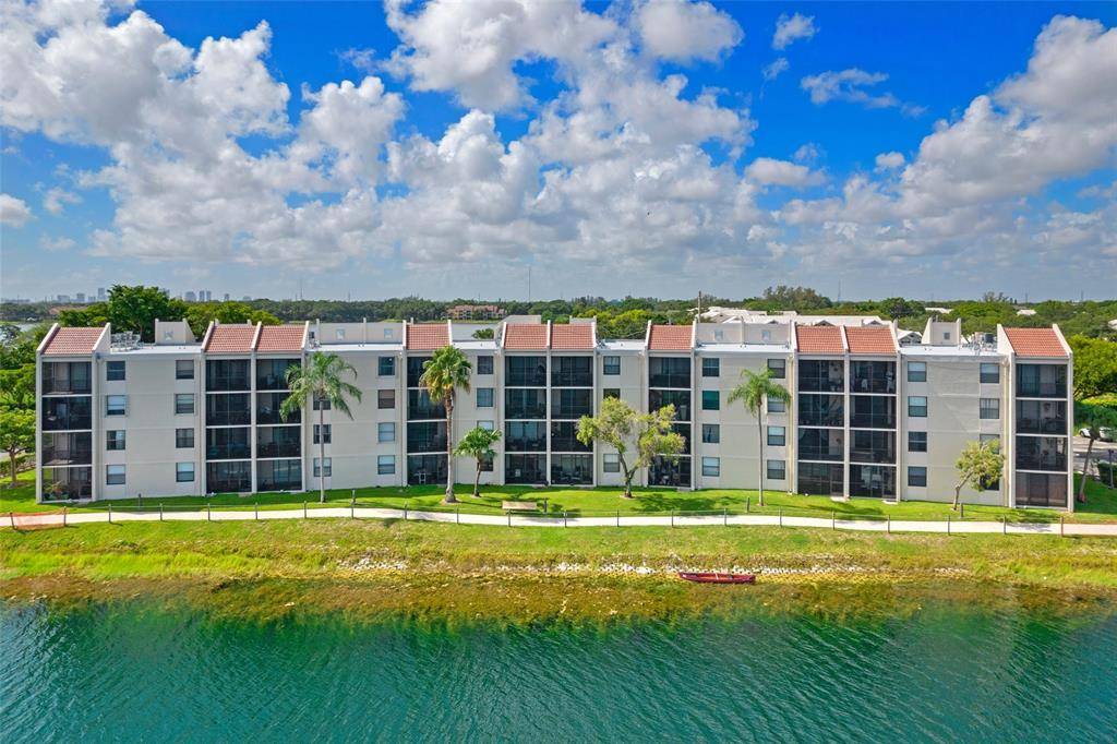 Oakland Park, FL 33309,113 Lake Emerald Dr #107
