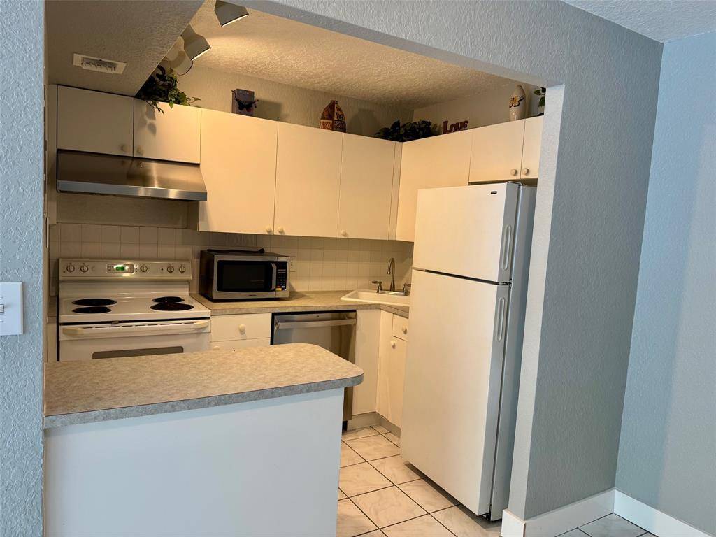 [StreetName, UnitNumber, StreetNumber, StreetDirPrefix], Plantation, FL 33324