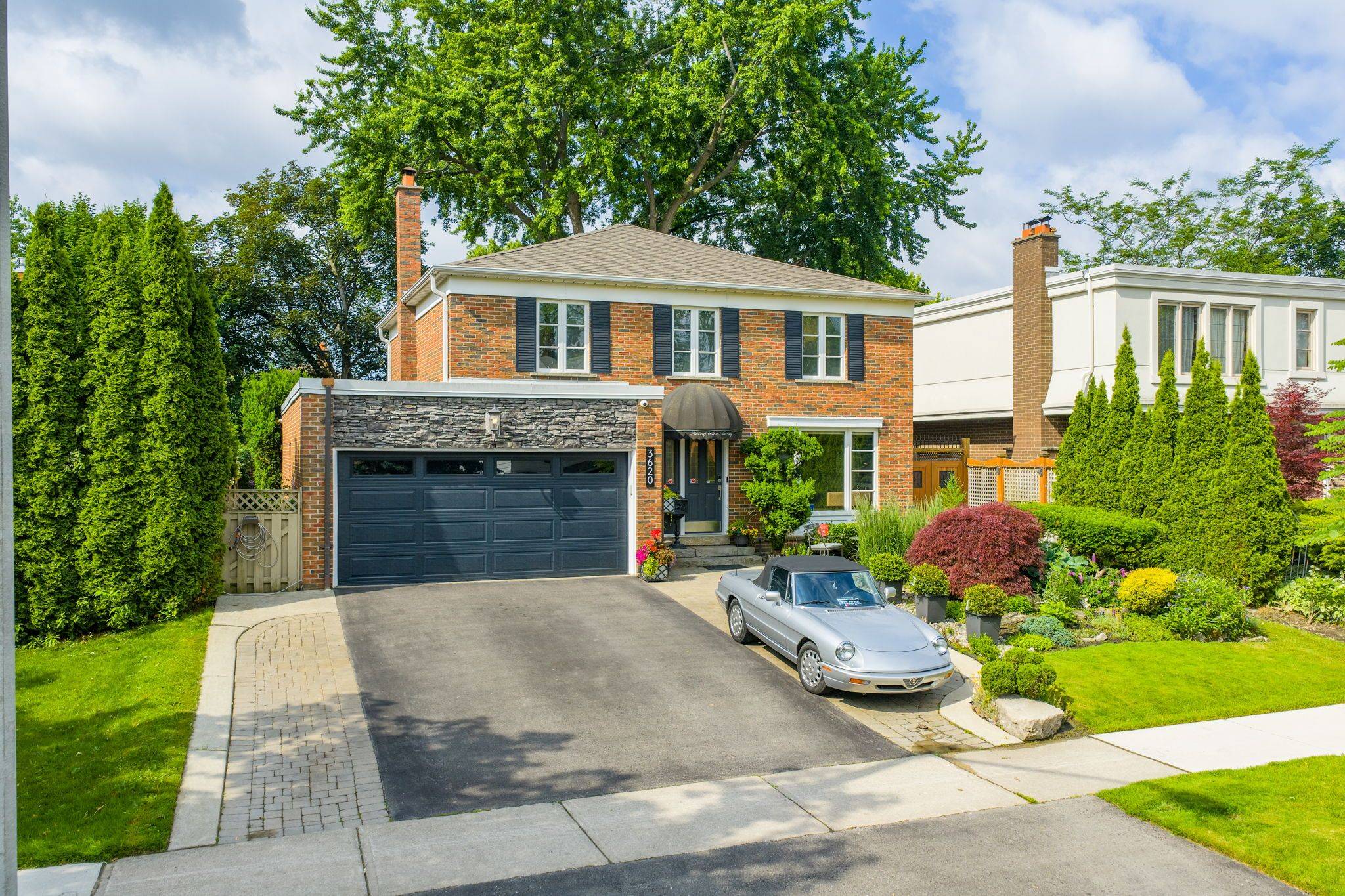 3620 Ponytrail DR, Mississauga, ON L4X 1W4