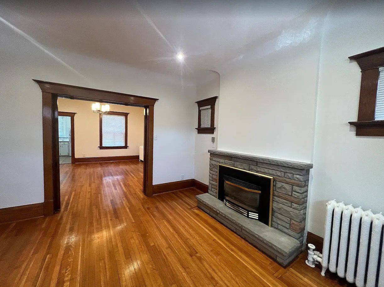 Toronto W02, ON M6P 2Z7,174 Evelyn AVE #Main