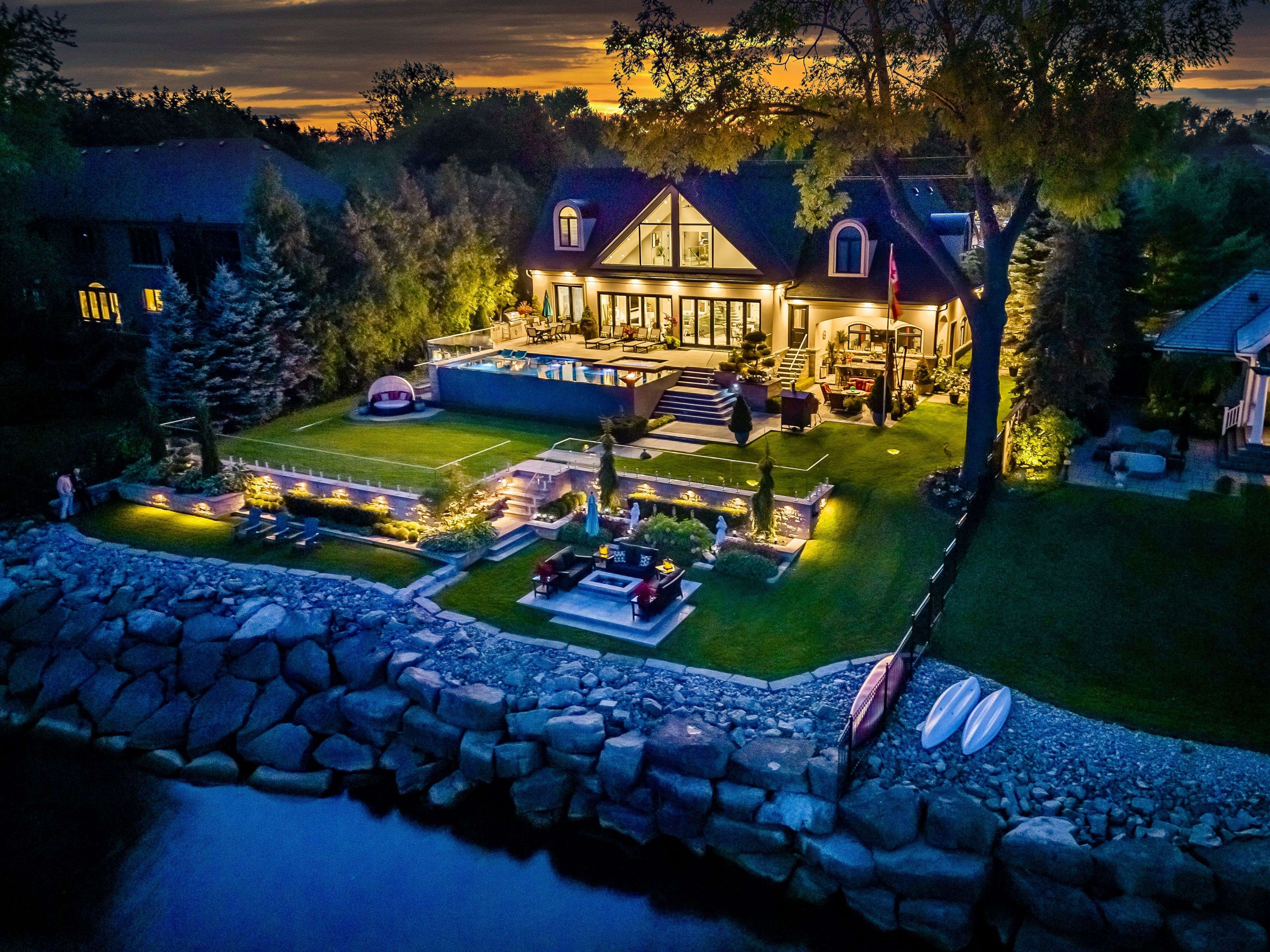 Burlington, ON L7N 1A4,3188 Lakeshore RD