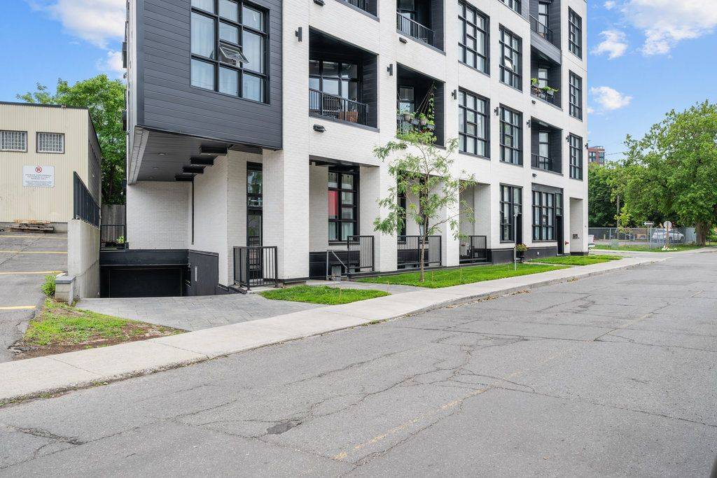 West Centre Town, ON K1Y 1T7,101 Pinhey ST #105