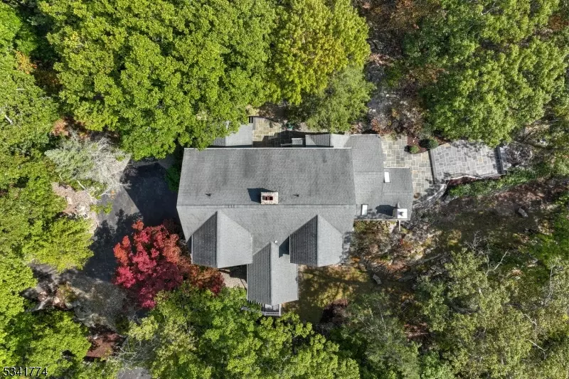 43 Brush Hill Rd, Kinnelon Boro, NJ 07405