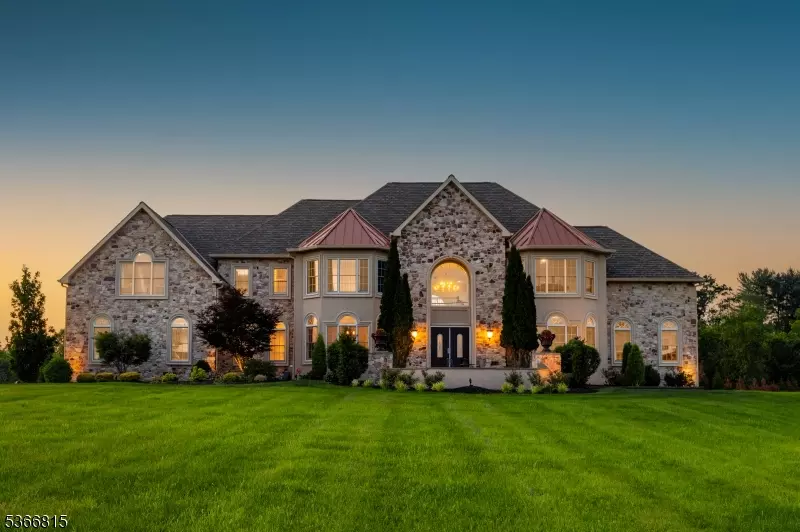 8 Kren Dr, Raritan Twp., NJ 08551