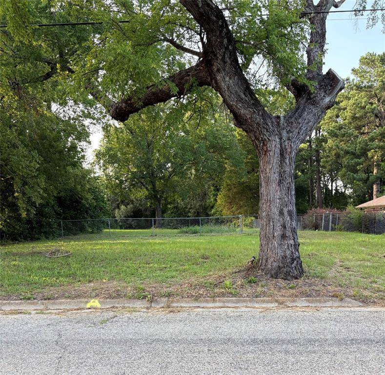 Athens, TX 75751,533 Edmonson Street