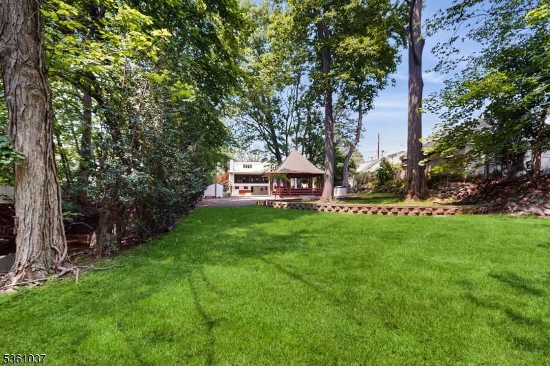 102 Overlook Ave, North Haledon Boro, NJ 07508