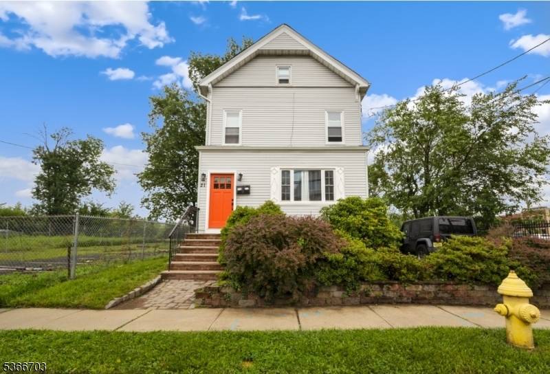 21 Lawrence St, Bloomfield Twp., NJ 07003