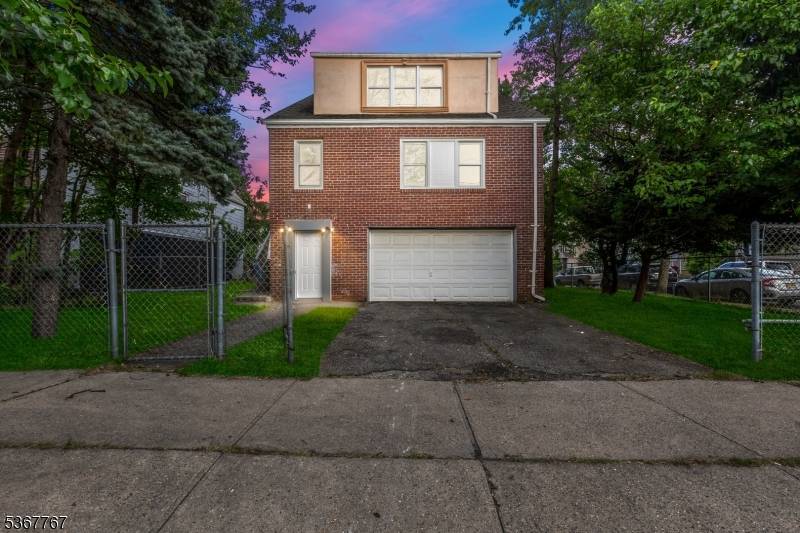242-244 Eastern Pkwy, Newark City, NJ 07106