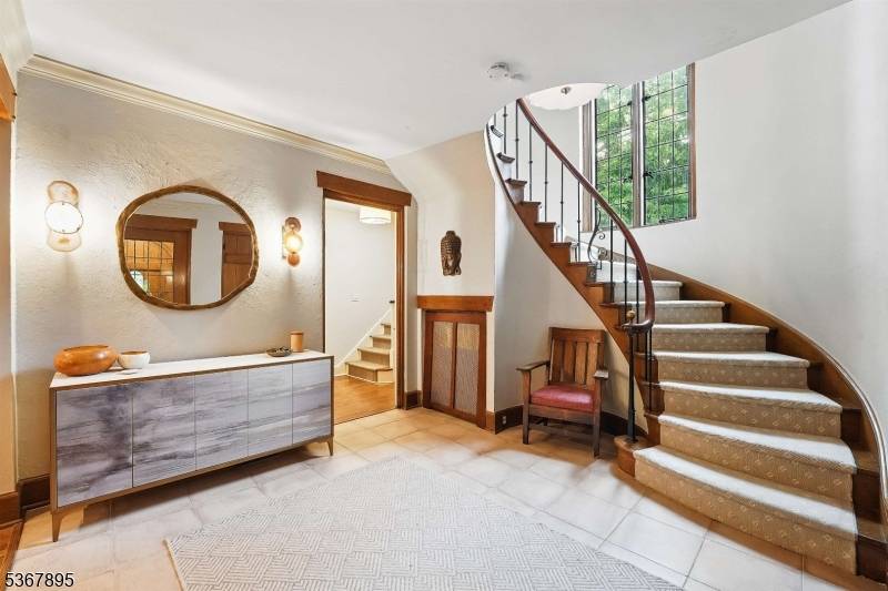 Montclair Twp., NJ 07042,15 Wayside Pl