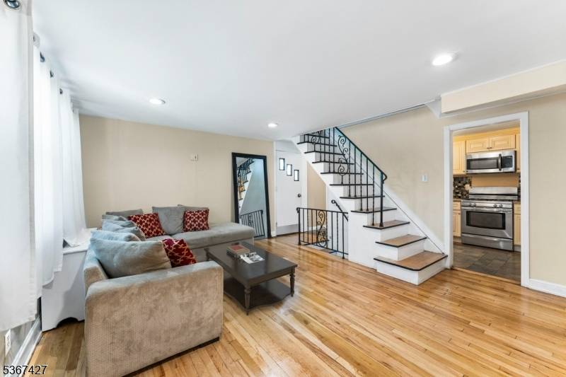Linden City, NJ 07036,837 Keep St