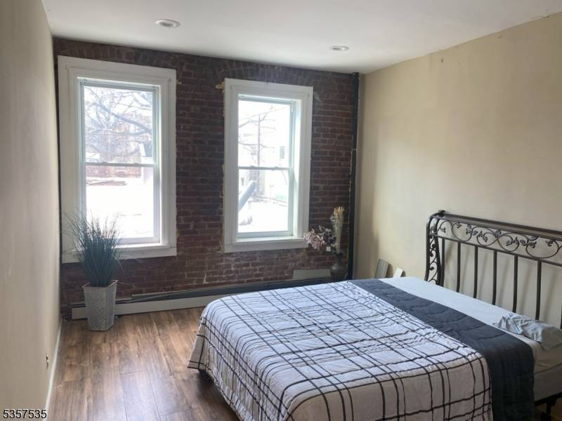 Jersey City, NJ 07305,309 Martin Luther King Jr Dr