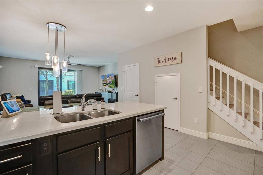 Oakland Park, FL 33334,[StreetName,UnitNumber,StreetNumber,StreetDirPrefix]