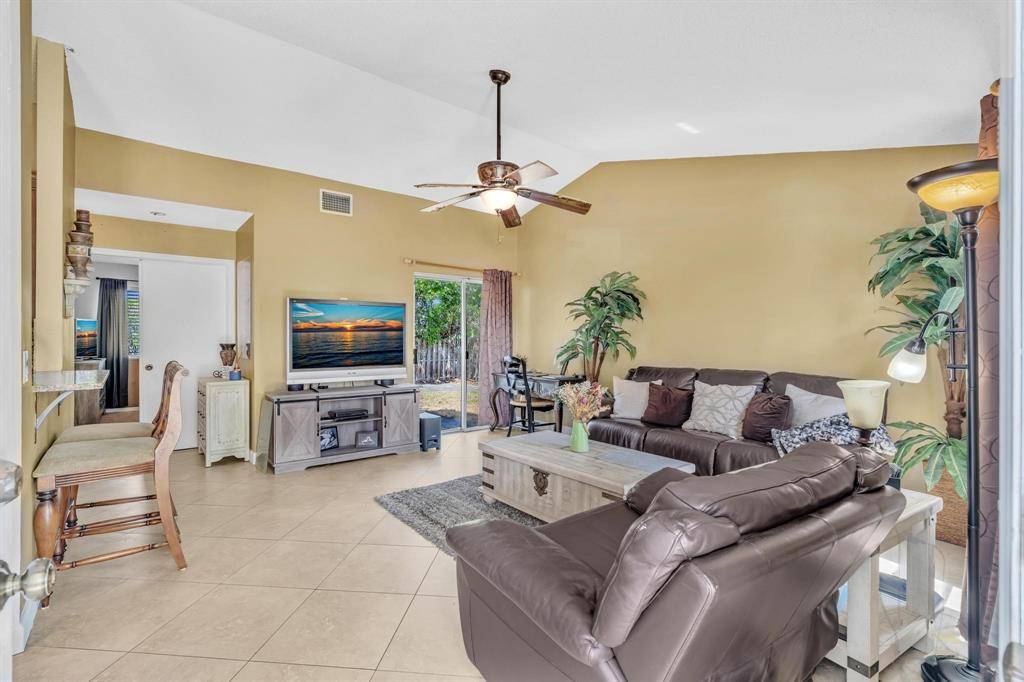 Boynton Beach, FL 33472,8727 Spring Valley Dr