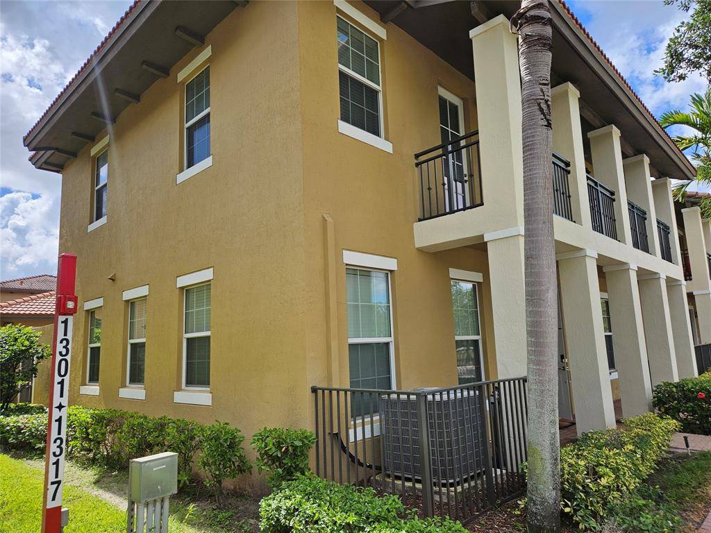 [StreetName, UnitNumber, StreetNumber, StreetDirPrefix], Pembroke Pines, FL 33027